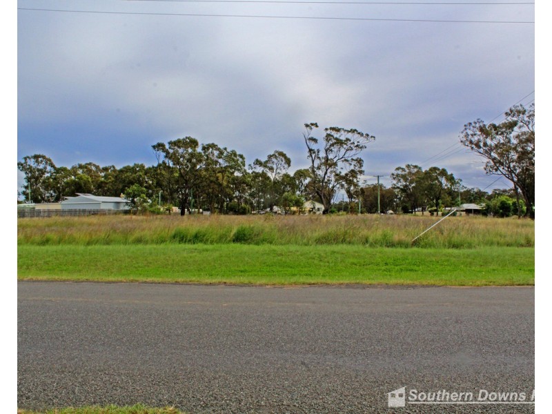 26 Goomburra Street, Hendon QLD 4362