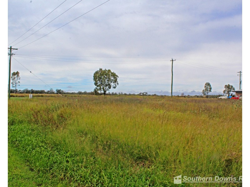 26 Goomburra Street, Hendon QLD 4362