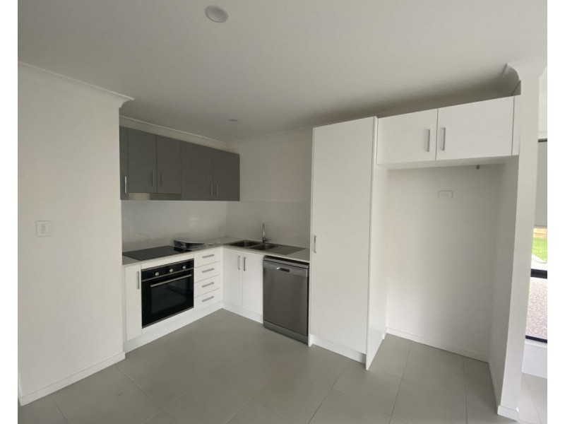 2/15 Compass Crt, Warwick QLD 4370