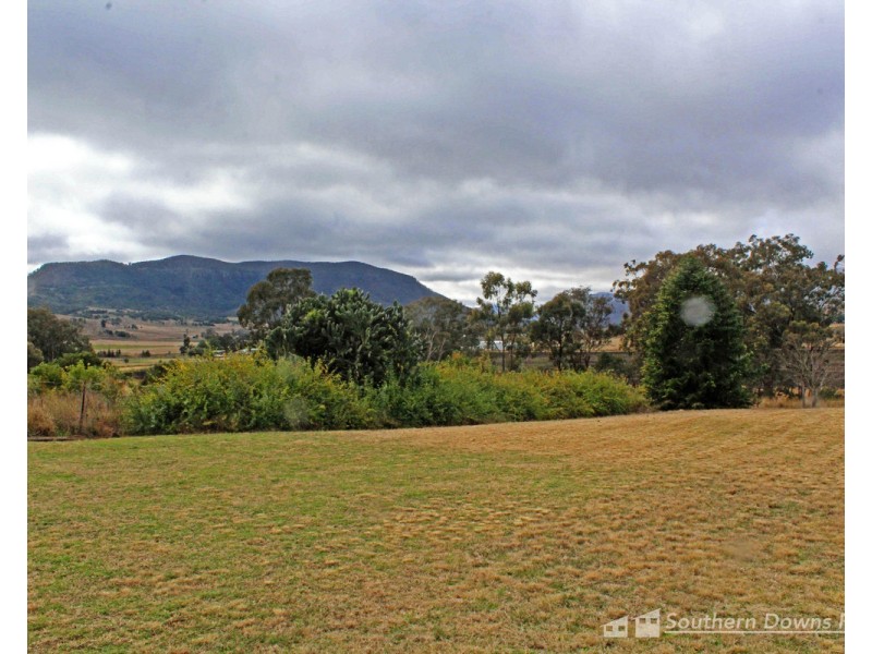 11 Clematis Street, Emu Vale QLD 4371