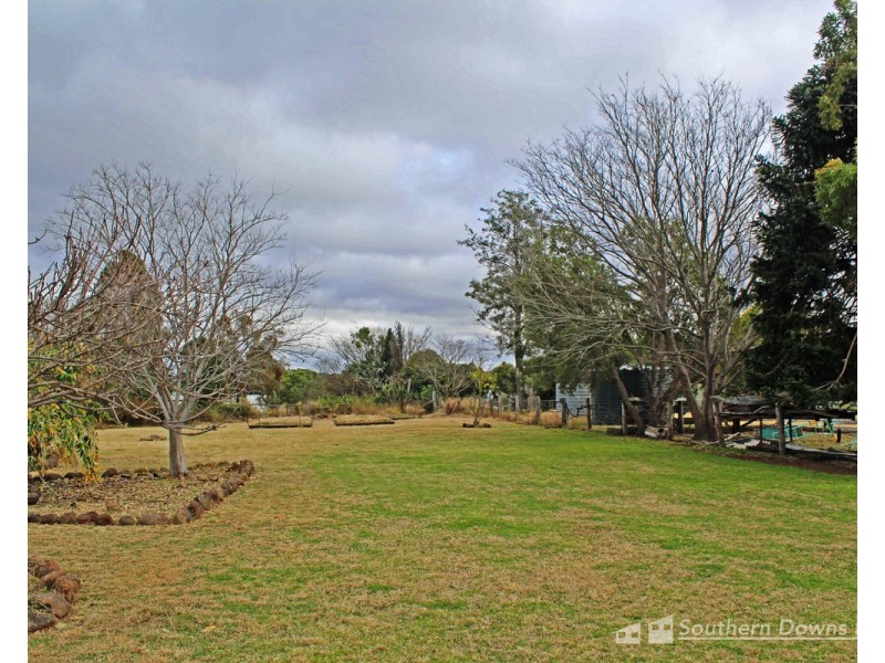 11 Clematis Street, Emu Vale QLD 4371