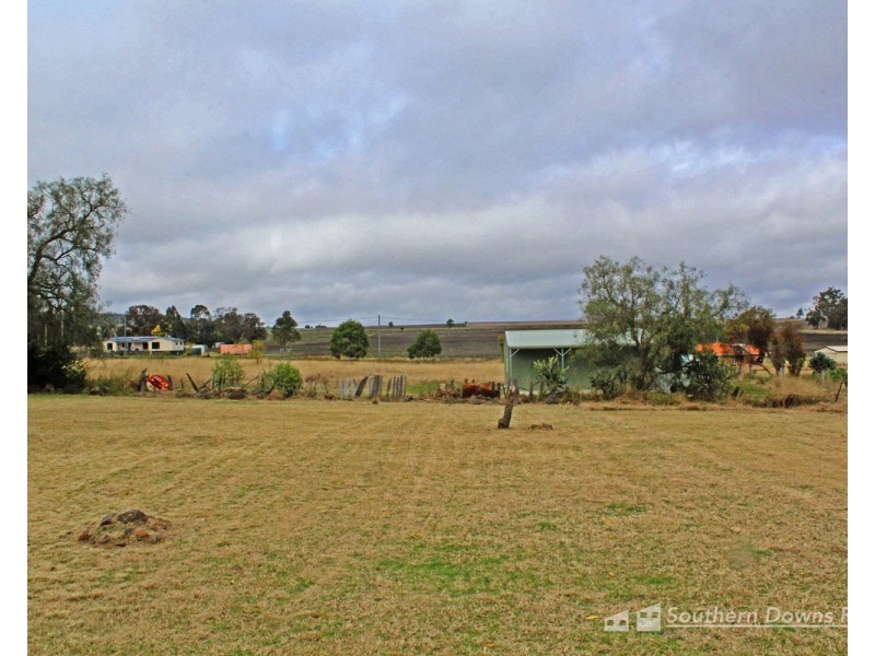 11 Clematis Street, Emu Vale QLD 4371