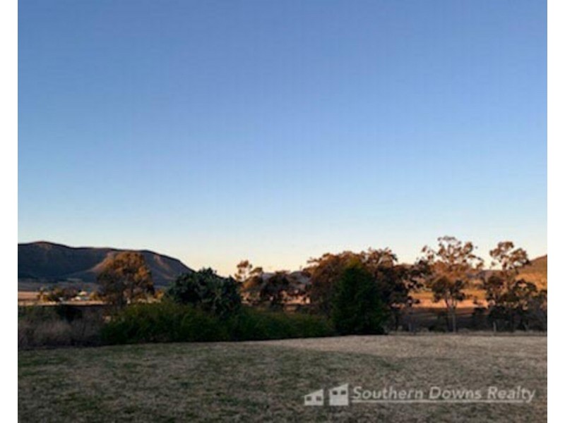 11 Clematis Street, Emu Vale QLD 4371