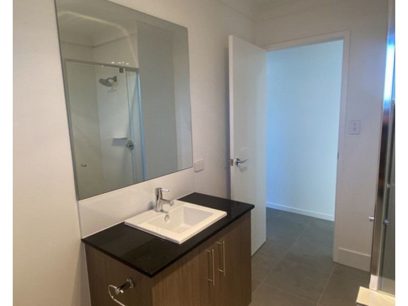 10-12 Compass Court, Warwick QLD 4370