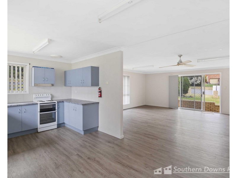 1/121 Locke Street, Warwick QLD 4370