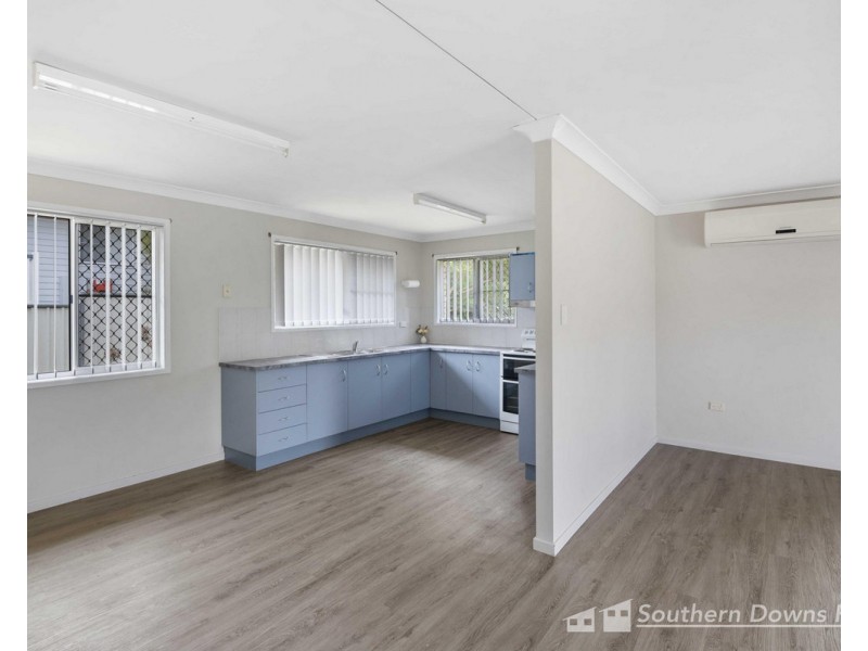 1/121 Locke Street, Warwick QLD 4370