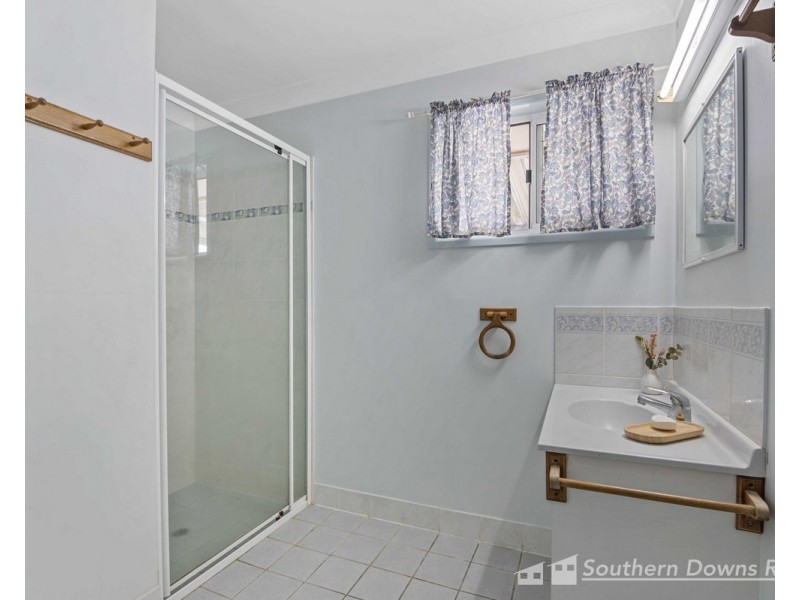 1/121 Locke Street, Warwick QLD 4370