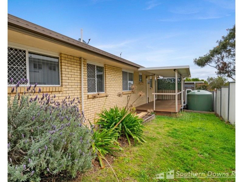 1/121 Locke Street, Warwick QLD 4370