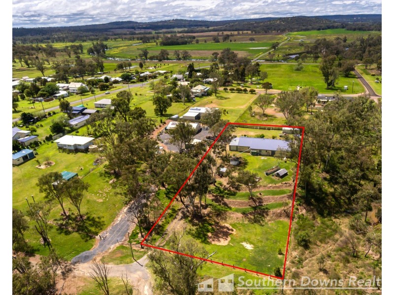 10 Elliot Street, Pratten QLD 4370