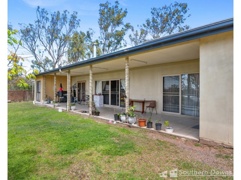 10 Elliot Street, Pratten QLD 4370