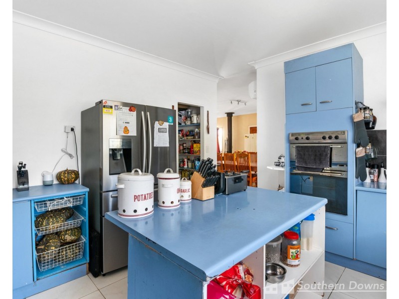 10 Elliot Street, Pratten QLD 4370