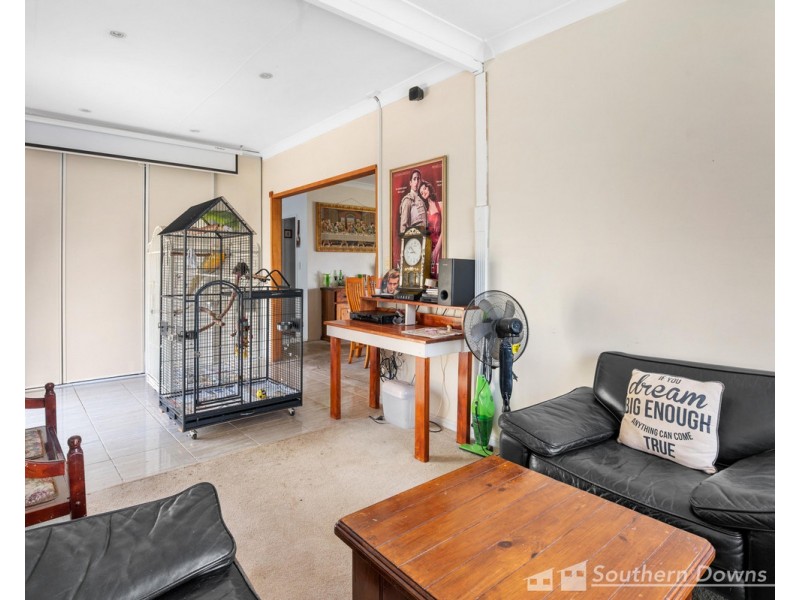 10 Elliot Street, Pratten QLD 4370