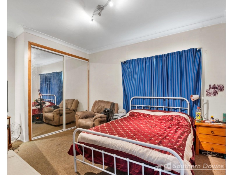 10 Elliot Street, Pratten QLD 4370