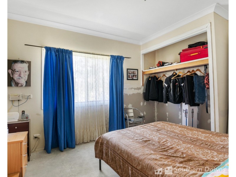 10 Elliot Street, Pratten QLD 4370
