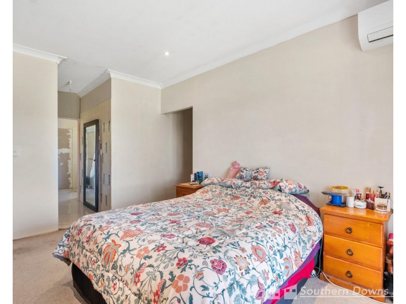 10 Elliot Street, Pratten QLD 4370
