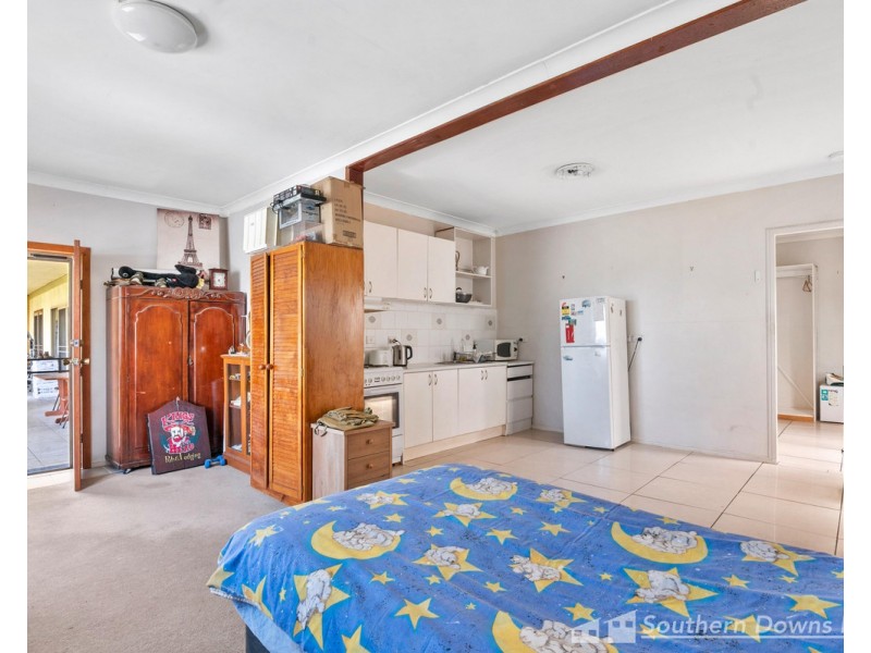 10 Elliot Street, Pratten QLD 4370