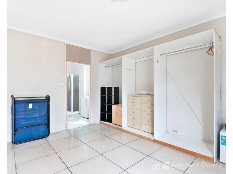 10 Elliot Street, Pratten QLD 4370