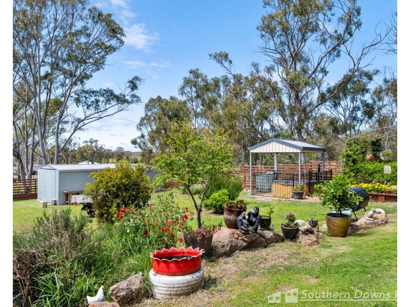 10 Elliot Street, Pratten QLD 4370