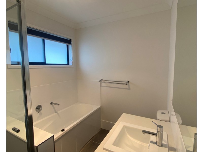1/2-4 Compass Crt, Warwick QLD 4370