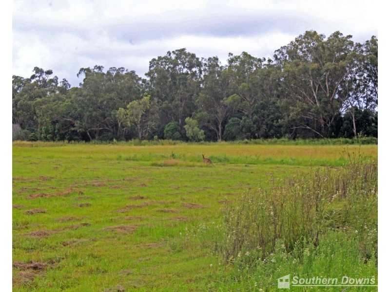 72 Cnr Dight & Busch Road, Rosenthal Heights QLD 4370