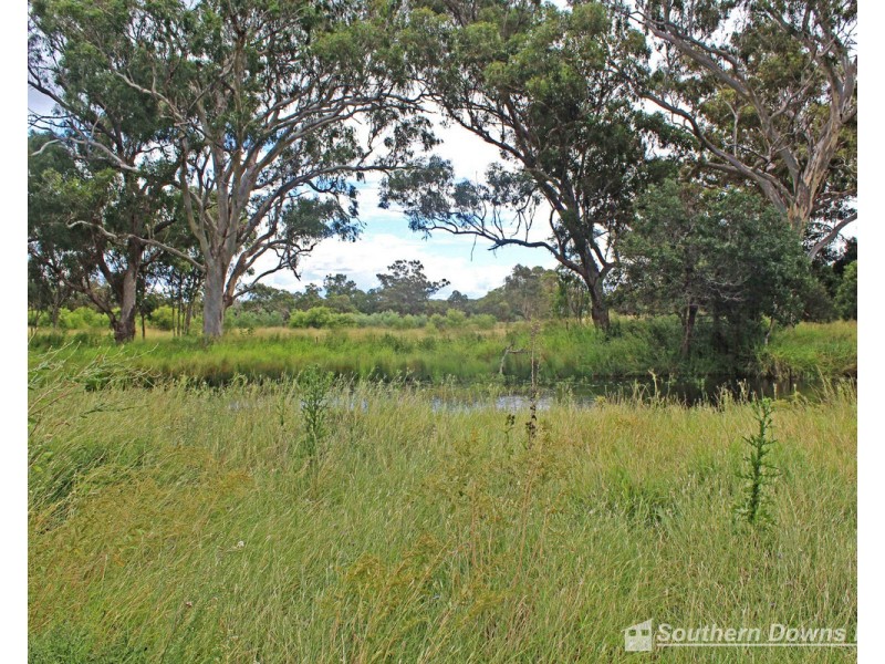 72 Cnr Dight & Busch Road, Rosenthal Heights QLD 4370