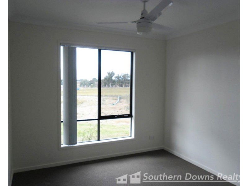 3 Bond Place, Warwick QLD 4370