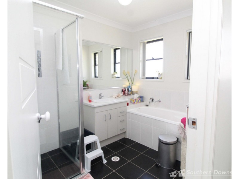 1 & 2/9 Affinity Drive, Rosenthal Heights QLD 4370