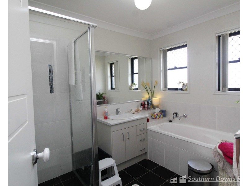 1 & 2/9 Affinity Drive, Rosenthal Heights QLD 4370