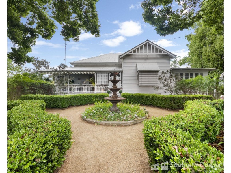 54 Locke Street, Warwick QLD 4370