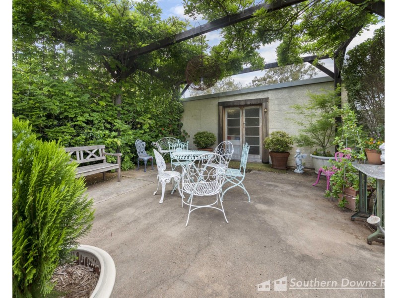 54 Locke Street, Warwick QLD 4370