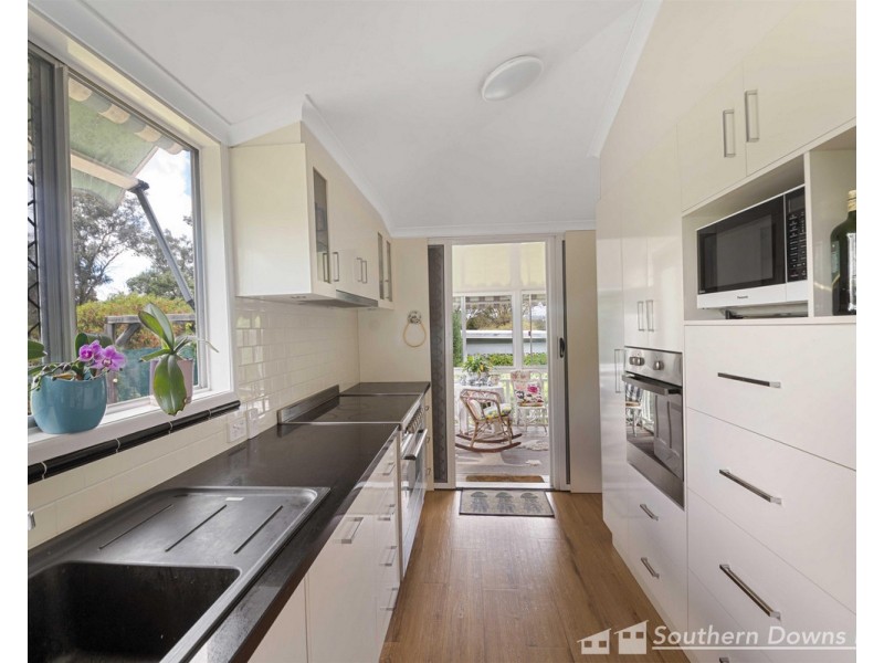 54 Locke Street, Warwick QLD 4370