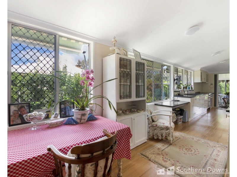 54 Locke Street, Warwick QLD 4370