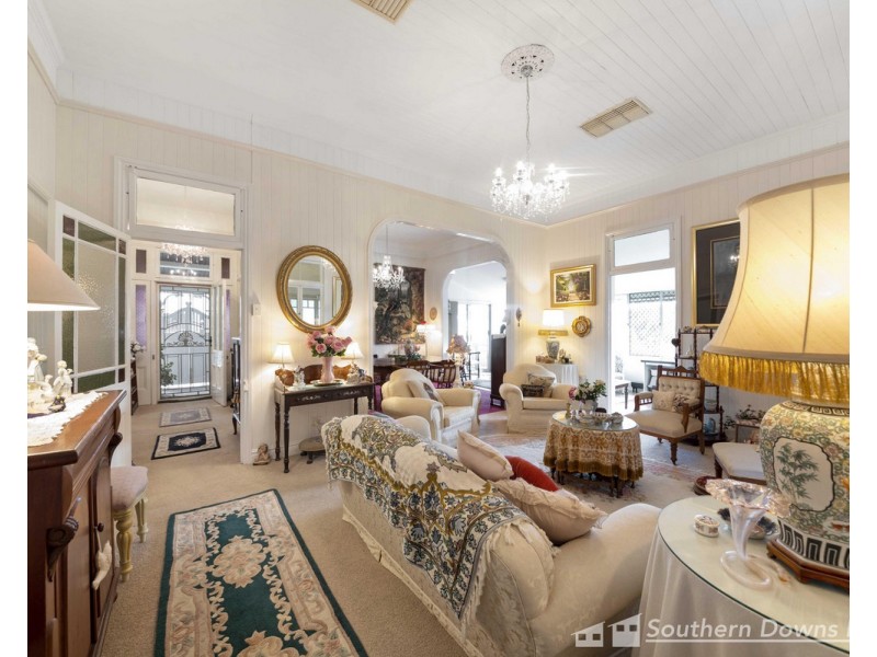 54 Locke Street, Warwick QLD 4370