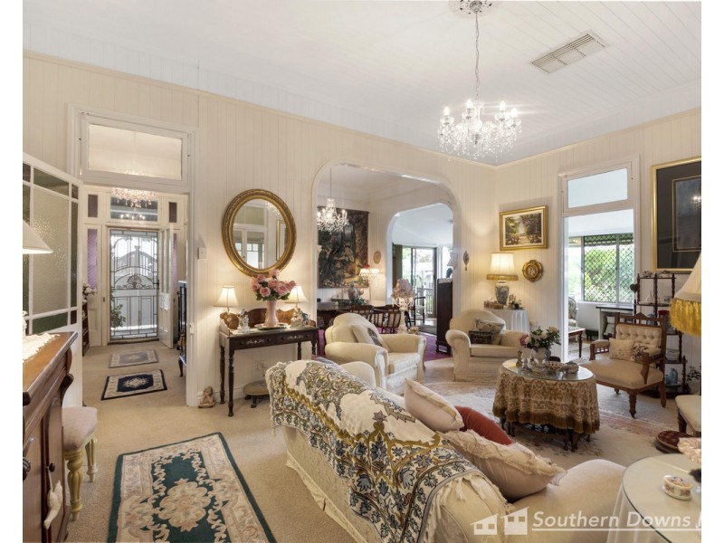 54 Locke Street, Warwick QLD 4370