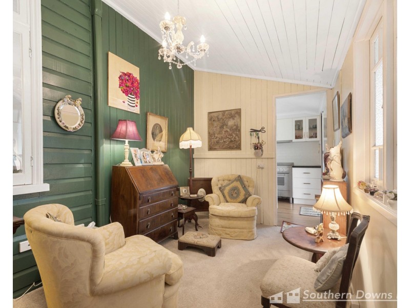 54 Locke Street, Warwick QLD 4370