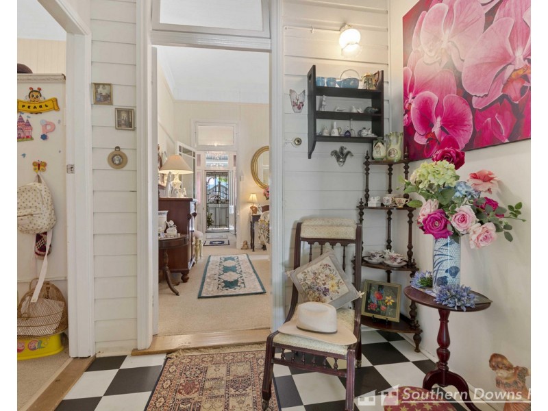 54 Locke Street, Warwick QLD 4370