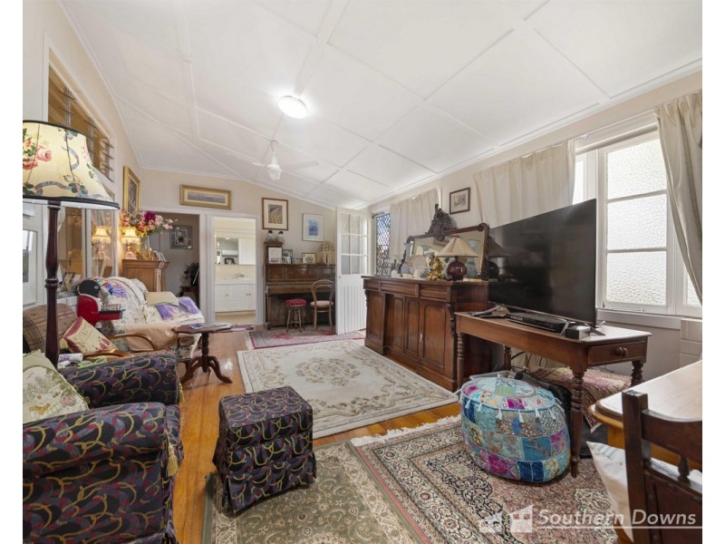 54 Locke Street, Warwick QLD 4370