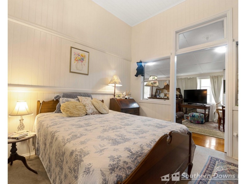 54 Locke Street, Warwick QLD 4370