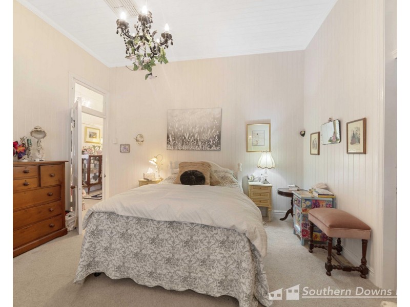 54 Locke Street, Warwick QLD 4370