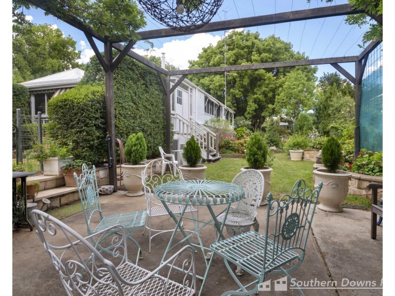 54 Locke Street, Warwick QLD 4370