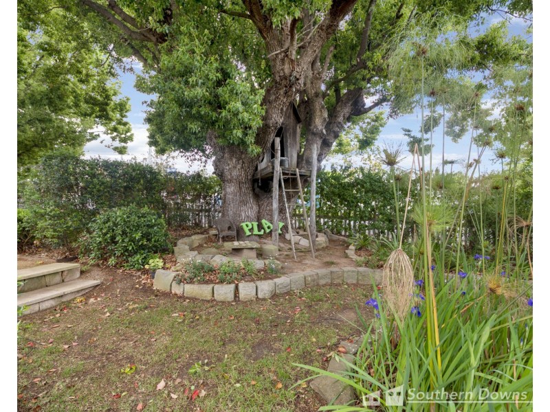 54 Locke Street, Warwick QLD 4370