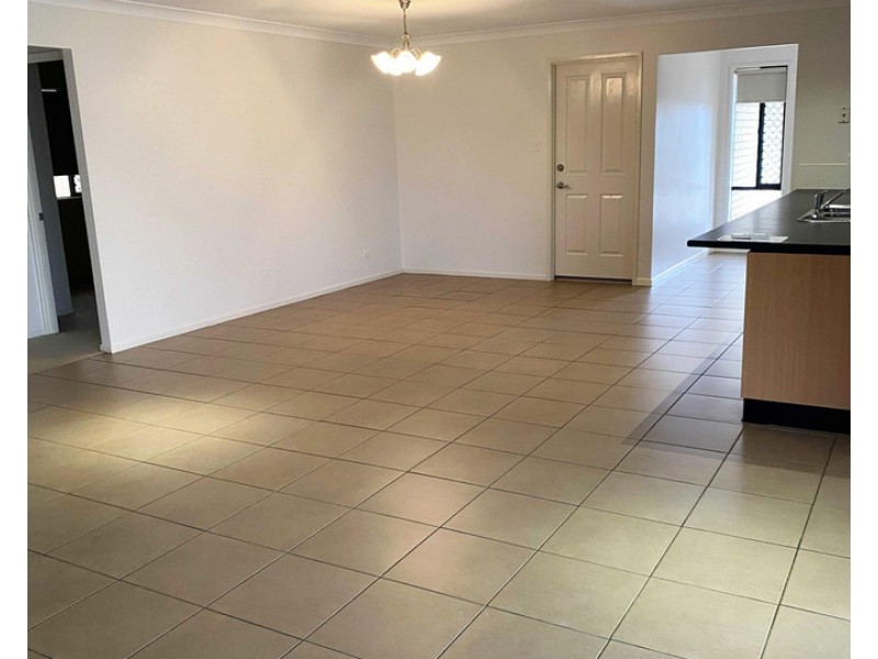 6 Lomandra Court, Womina QLD 4370