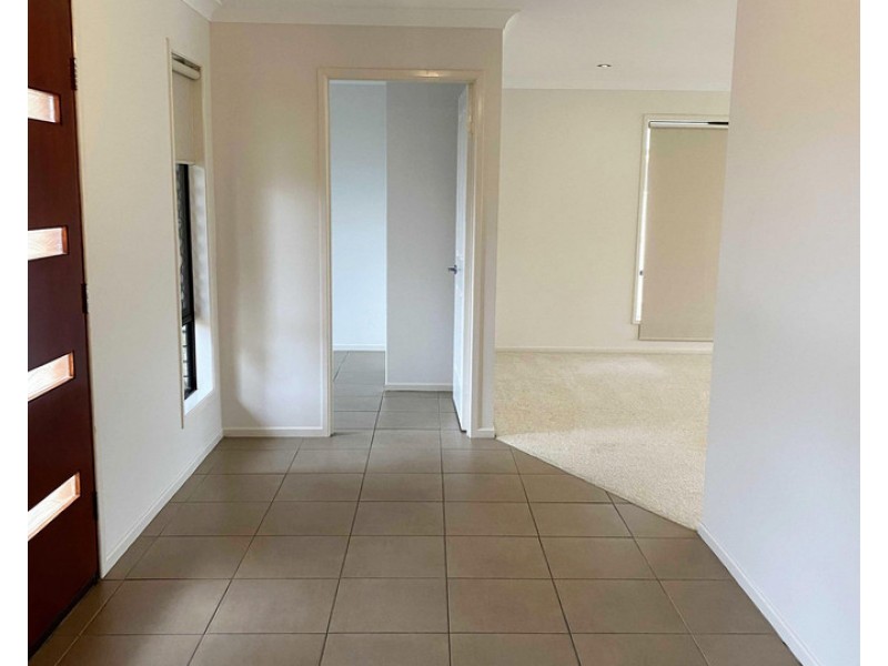 6 Lomandra Court, Womina QLD 4370