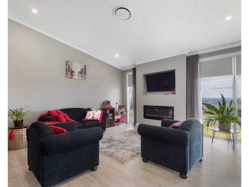 1 Derain Drive, Sladevale QLD 4370