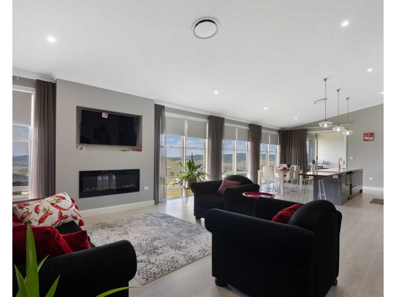 1 Derain Drive, Sladevale QLD 4370