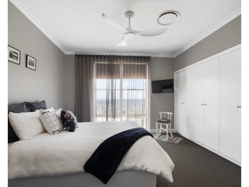 1 Derain Drive, Sladevale QLD 4370