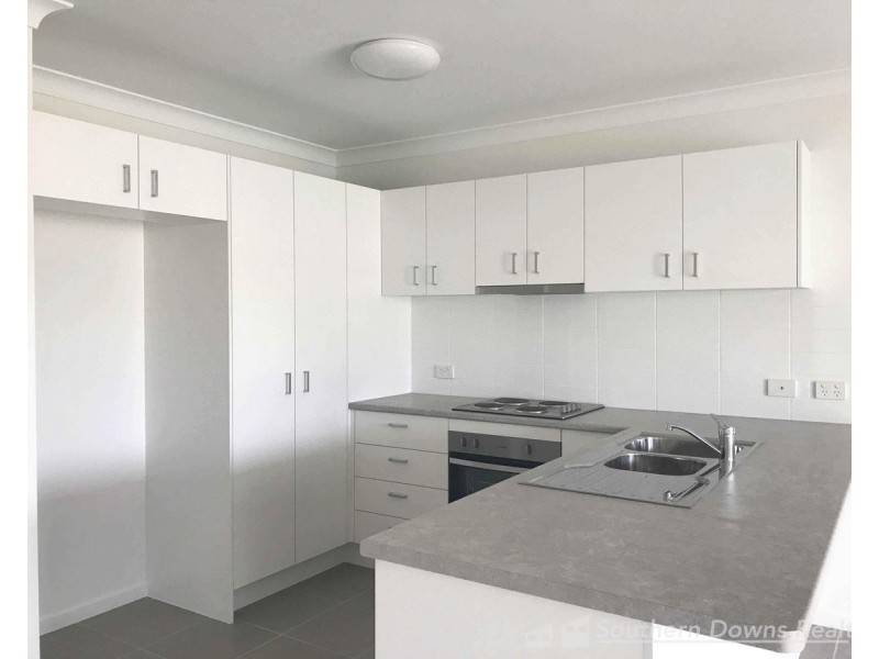 51 Maynes Street, Rosenthal Heights QLD 4370