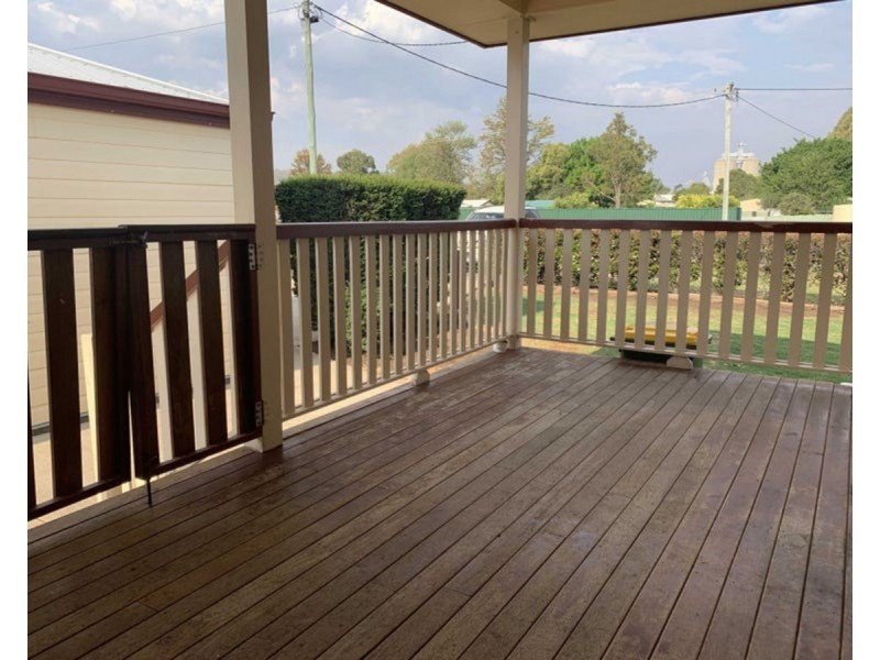 4 Arnold Street, Allora QLD 4362