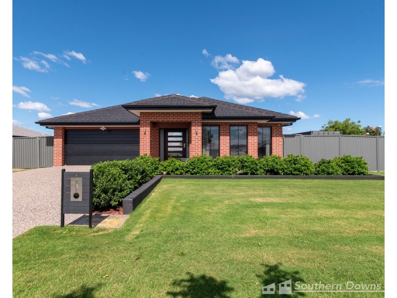 7 Derby Drive, Rosenthal Heights QLD 4370