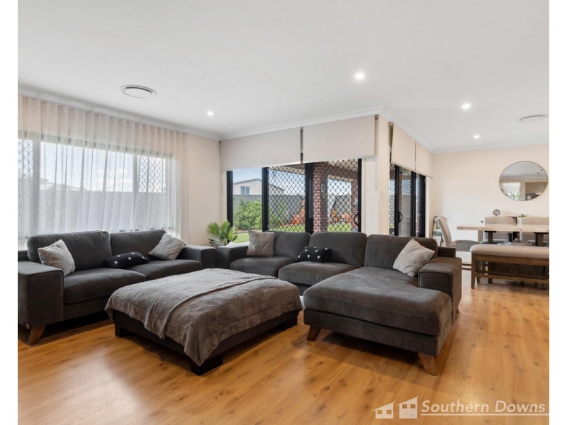 7 Derby Drive, Rosenthal Heights QLD 4370